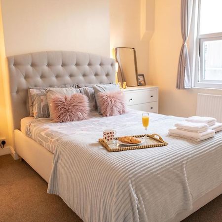 4 Bedroom Flat With High Speed Wi-Fi In North Acton, Ealing, West London Exterior photo