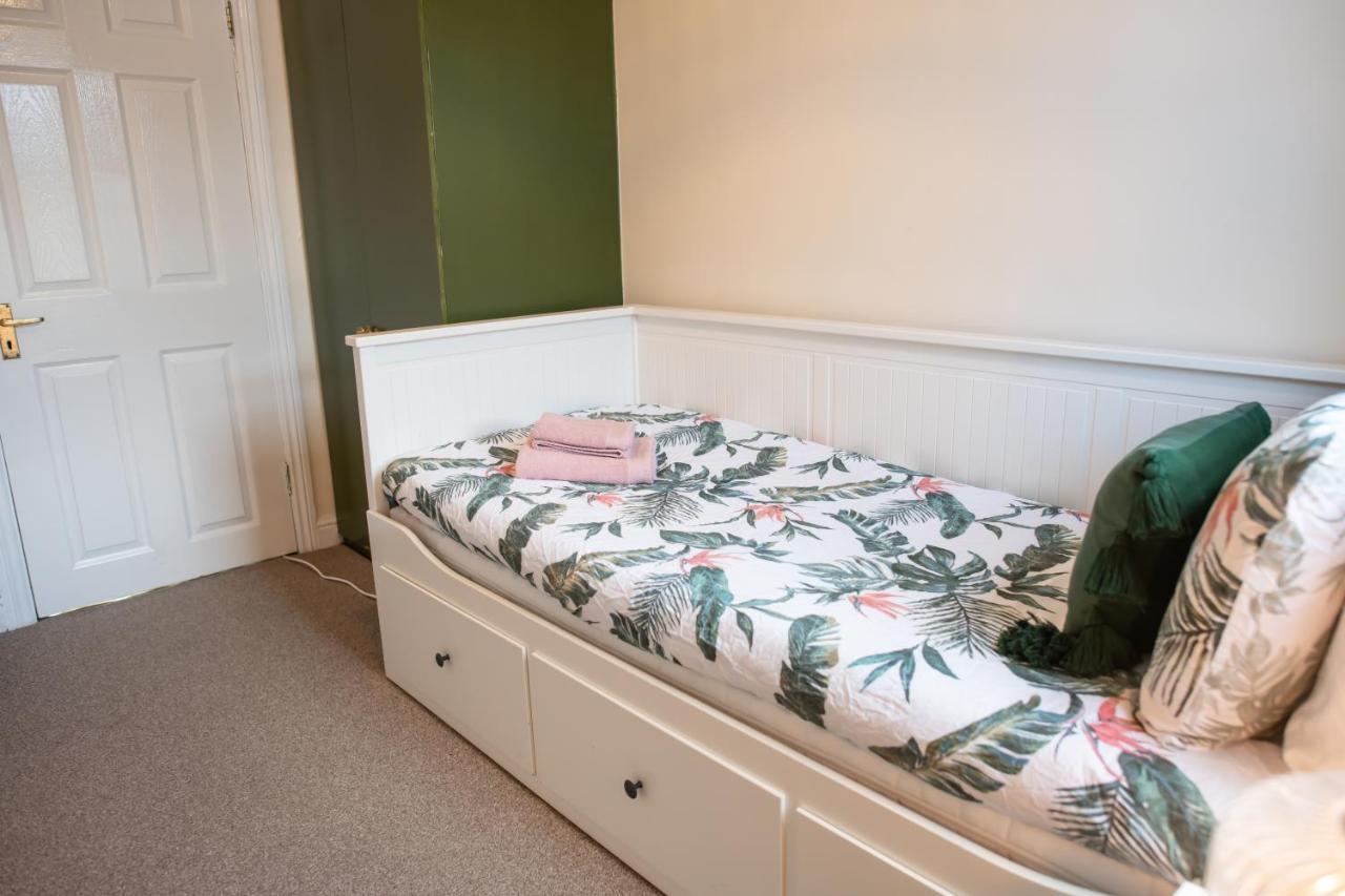 4 Bedroom Flat With High Speed Wi-Fi In North Acton, Ealing, West London Exterior photo