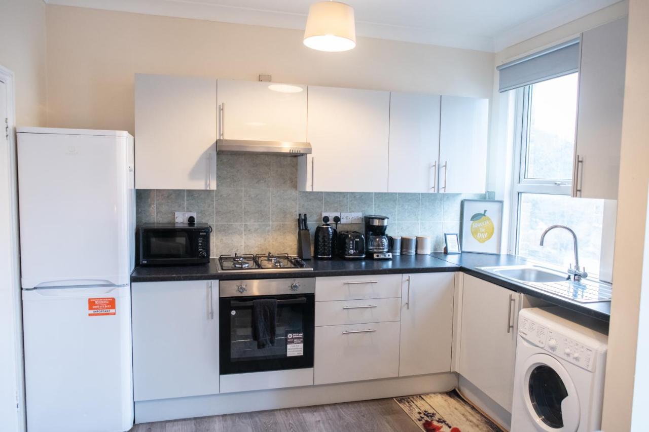 4 Bedroom Flat With High Speed Wi-Fi In North Acton, Ealing, West London Exterior photo