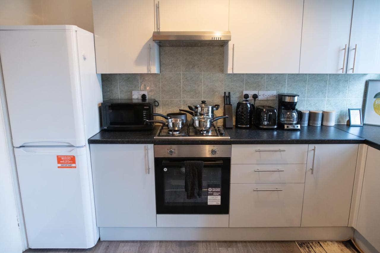 4 Bedroom Flat With High Speed Wi-Fi In North Acton, Ealing, West London Exterior photo