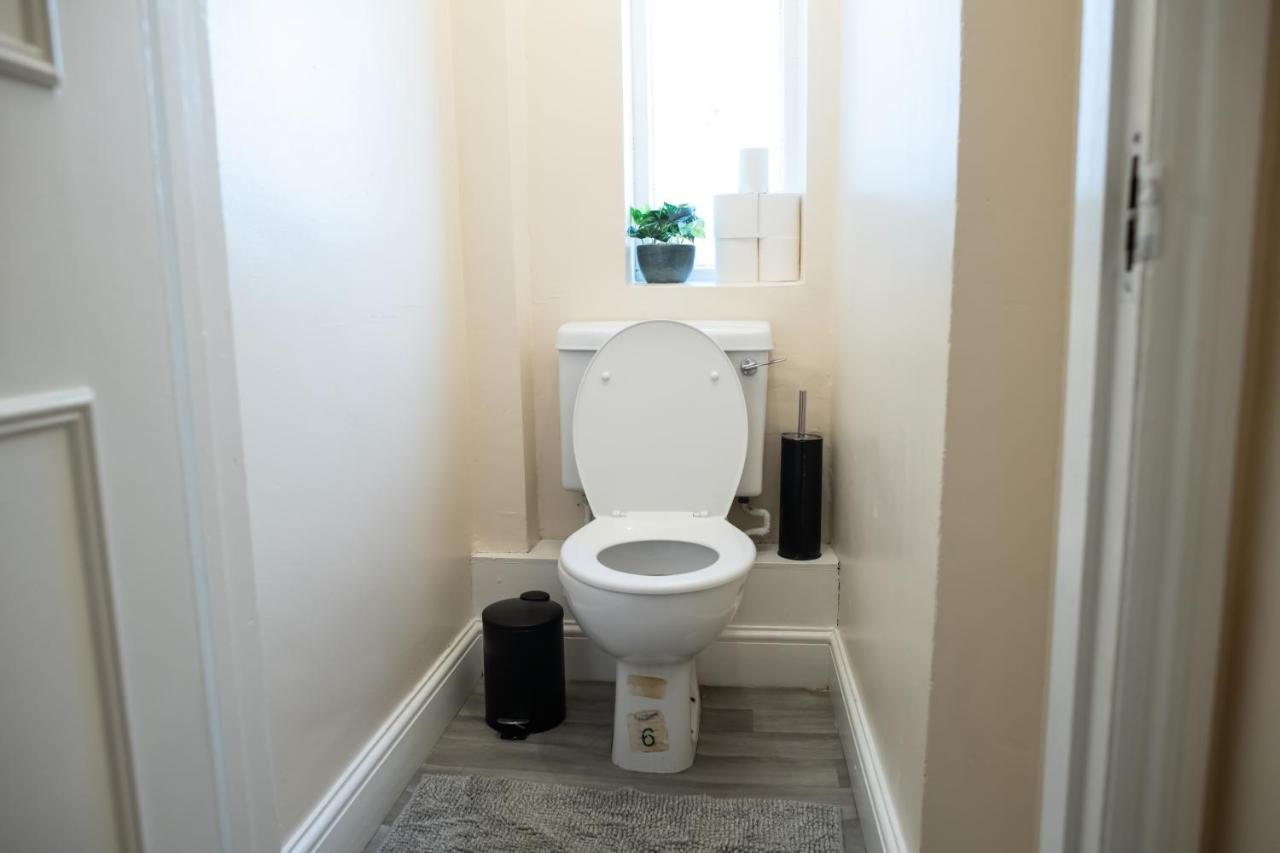 4 Bedroom Flat With High Speed Wi-Fi In North Acton, Ealing, West London Exterior photo