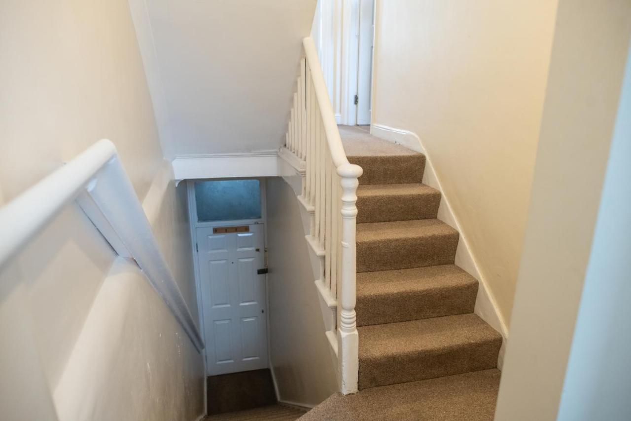 4 Bedroom Flat With High Speed Wi-Fi In North Acton, Ealing, West London Exterior photo