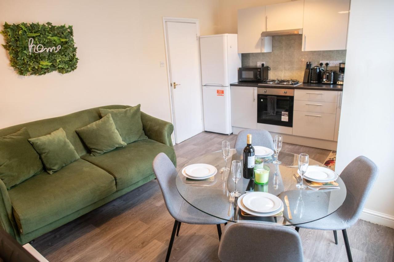 4 Bedroom Flat With High Speed Wi-Fi In North Acton, Ealing, West London Exterior photo