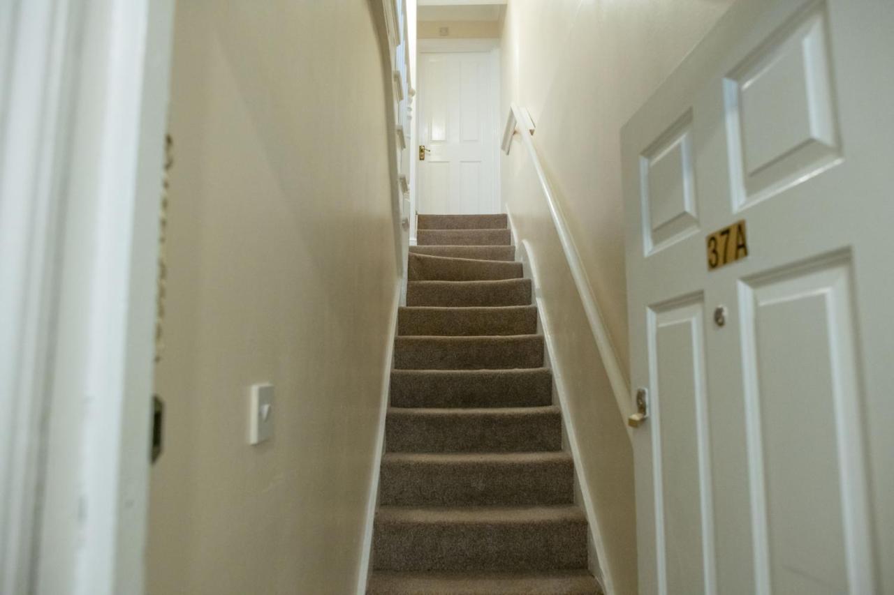4 Bedroom Flat With High Speed Wi-Fi In North Acton, Ealing, West London Exterior photo