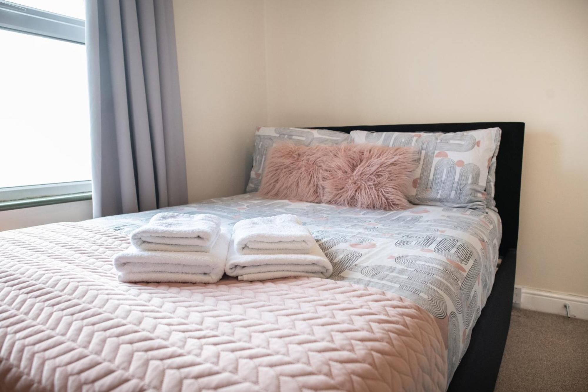 4 Bedroom Flat With High Speed Wi-Fi In North Acton, Ealing, West London Exterior photo