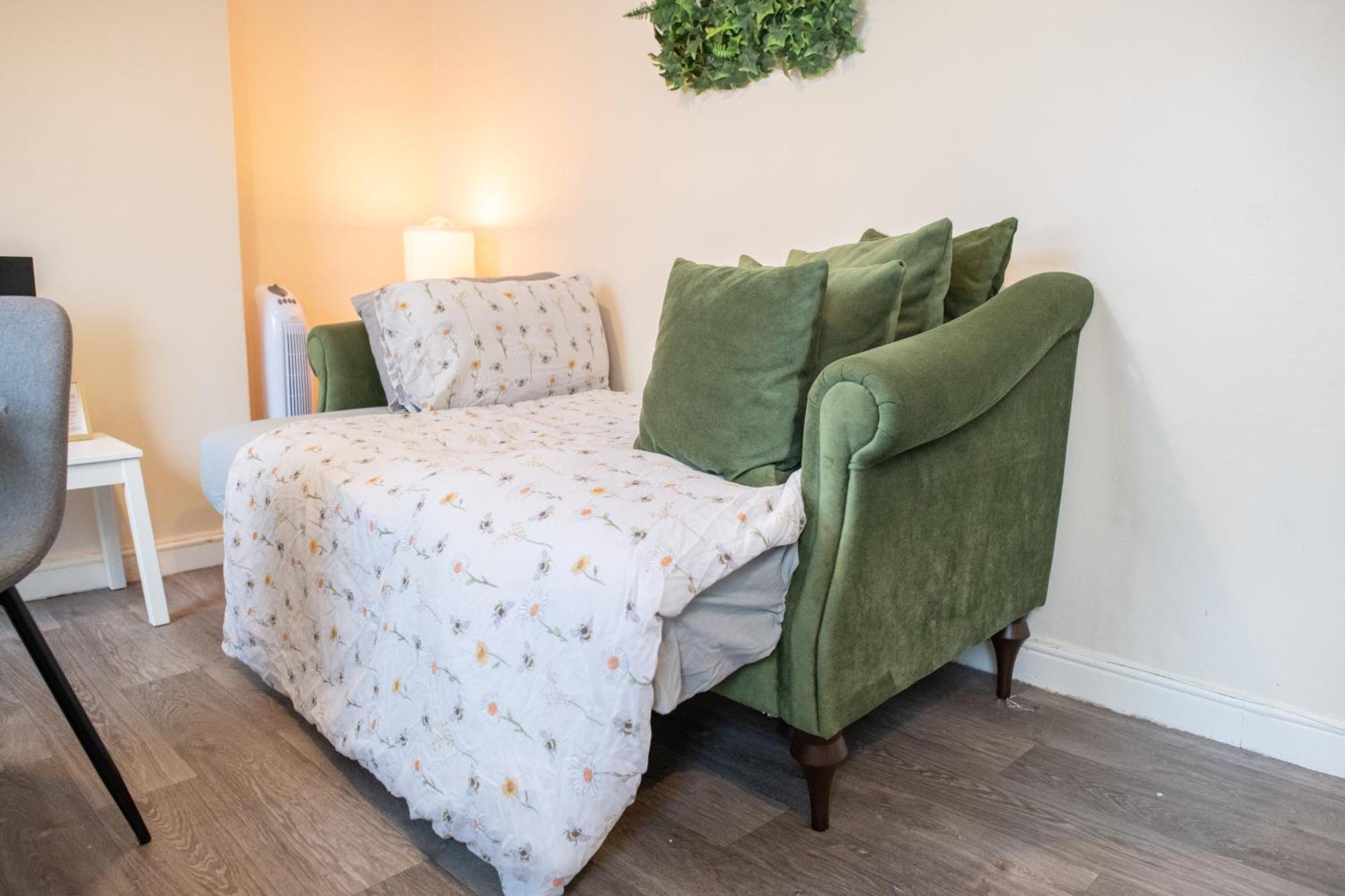 4 Bedroom Flat With High Speed Wi-Fi In North Acton, Ealing, West London Exterior photo