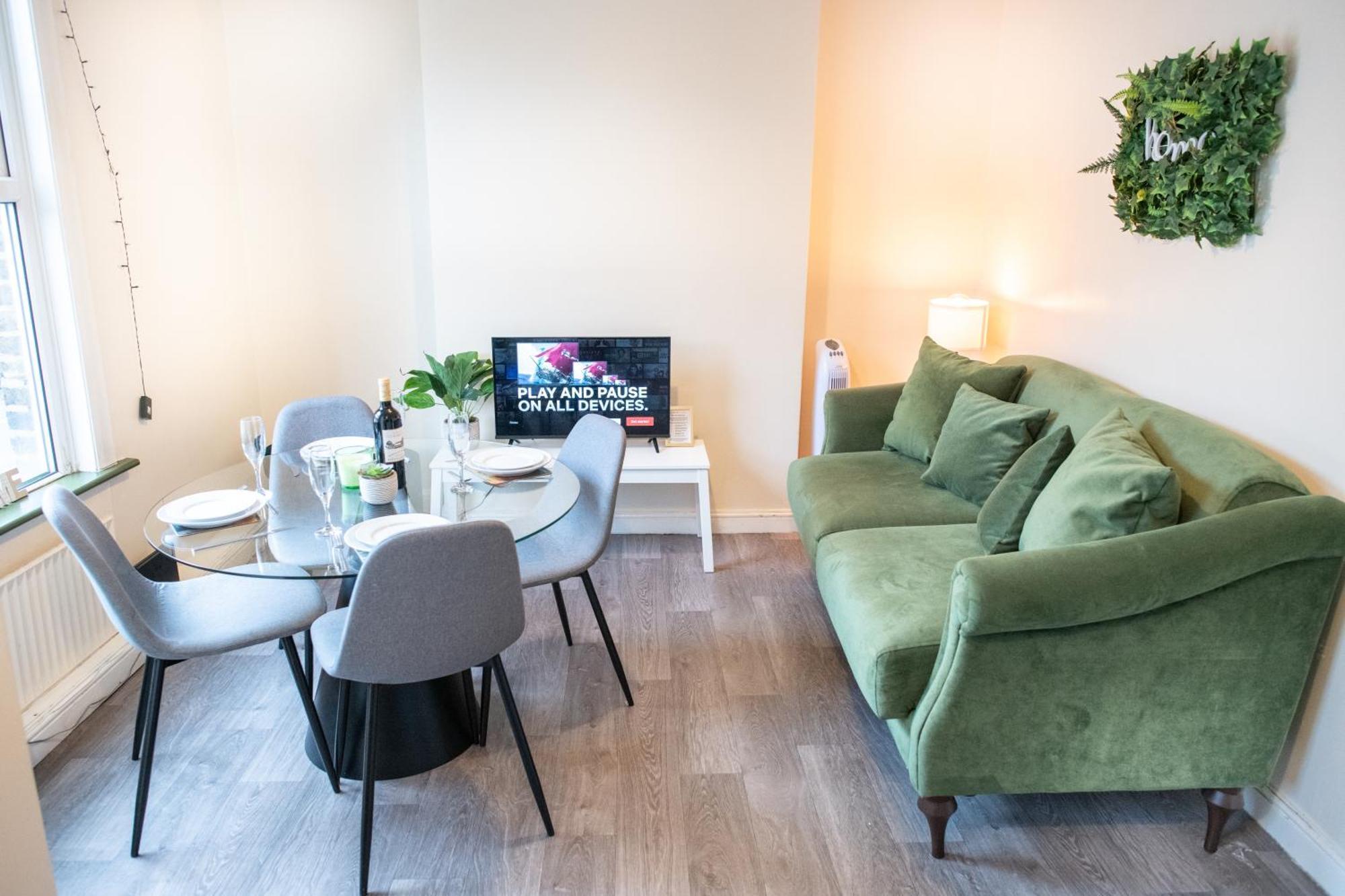 4 Bedroom Flat With High Speed Wi-Fi In North Acton, Ealing, West London Exterior photo